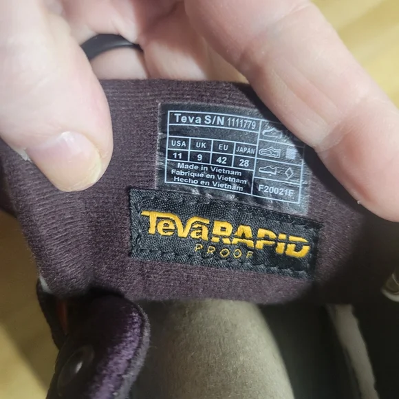 NWT Size 11 Teva Women's Blue and Purple Quilted  Commute Wayerproof Shoes - Picture 3 of 6